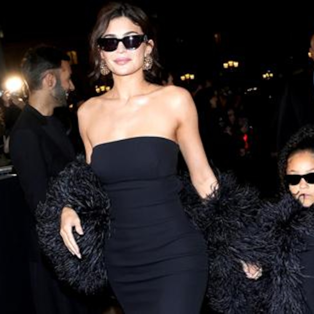 kylie-jenner-and-stormi-webster-twin-at-paris-trend-week-–-e!-on-line-–-google