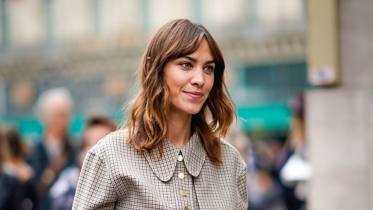 model-followers-are-all-saying-the-same-ingredient-about-alexa-chung's-throwback-vogue-photograph-–-google