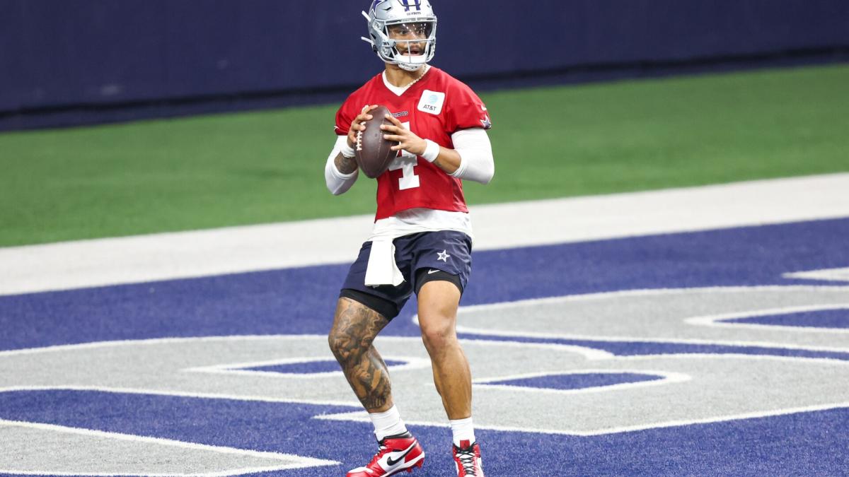 file:-dak-prescott-in-walking-boot-in-consequence-of-foot-sprain-–-yahoo