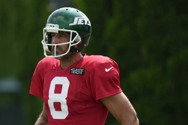 aaron-rodgers-and-garrett-wilson-downplay-heated-sideline-dialogue-in-jets-practising-camp-–-yahoo