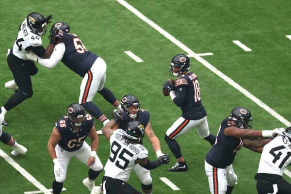 bears-lose-their-lengthy-snapper-to-knee-atomize-in-first-quarter-in-london-–-yahoo