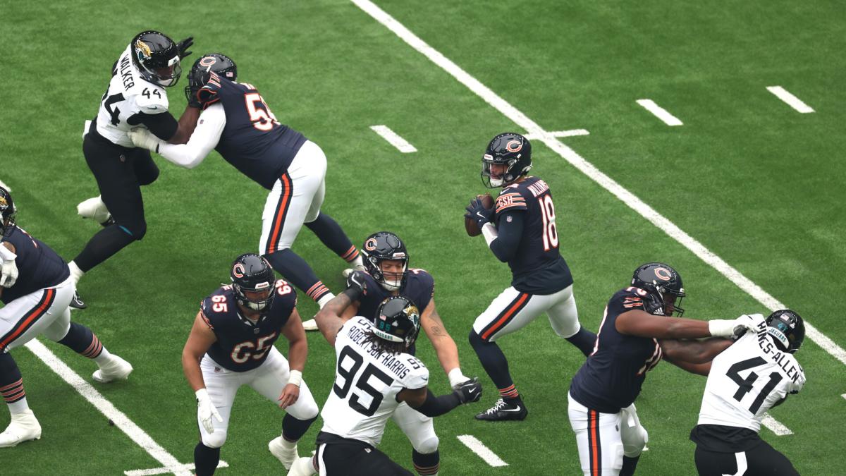 bears-lose-their-lengthy-snapper-to-knee-atomize-in-first-quarter-in-london-–-yahoo